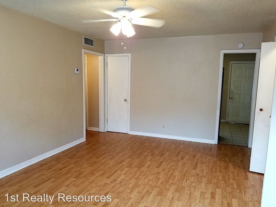 2nd image of 4718 Old Benbrook Rd