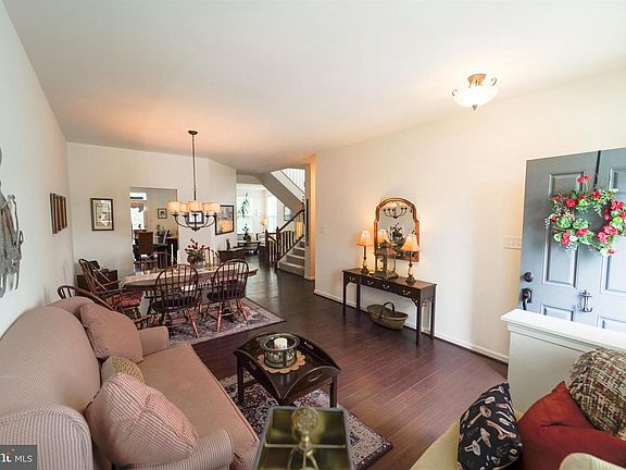 5th image of 547 Canal Dr