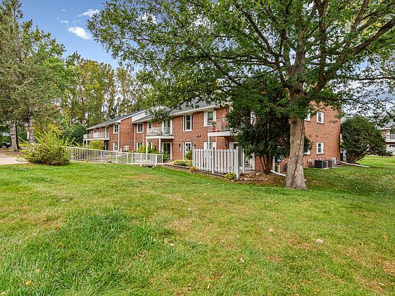 3rd image of 6337 Alderwood Cir APT B