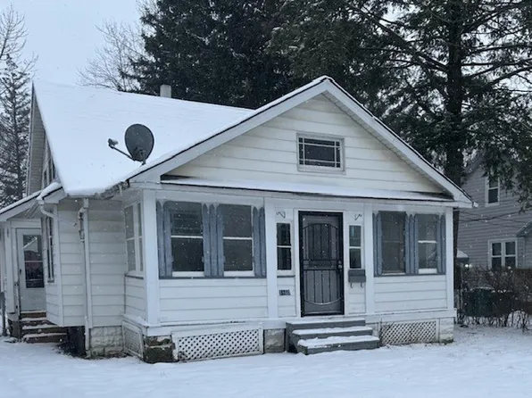 5160 Charles St, Maple Heights, OH 44137