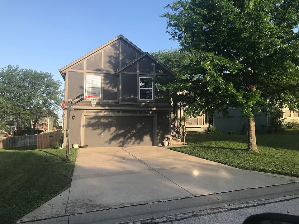 1st image of 1504 N 132nd St