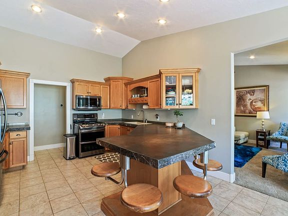 4th image of 107 E Dry Creek Dr