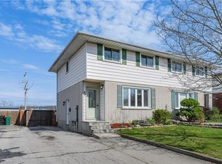 97 Moffat Dr, Cambridge, ON N1R 6C1