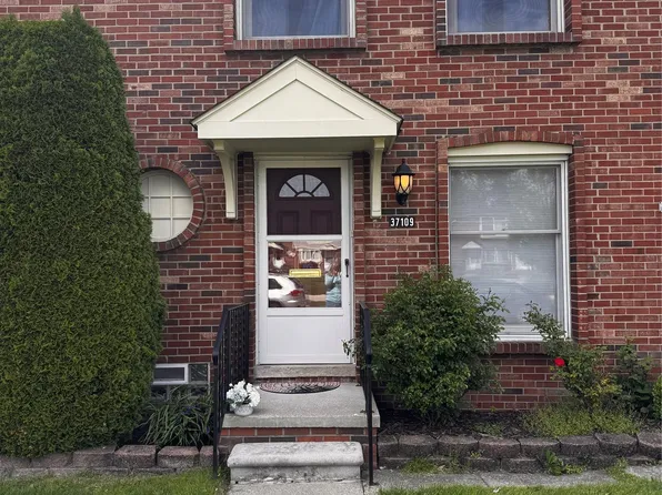 37109 Charter Oaks Blvd #42, Clinton Township, MI 48036