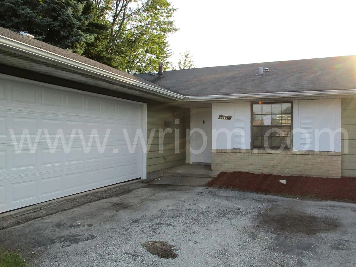 18106 Versailles Ln photo 1