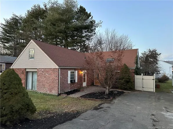 11 Granada Drive, Waterbury, CT 06704