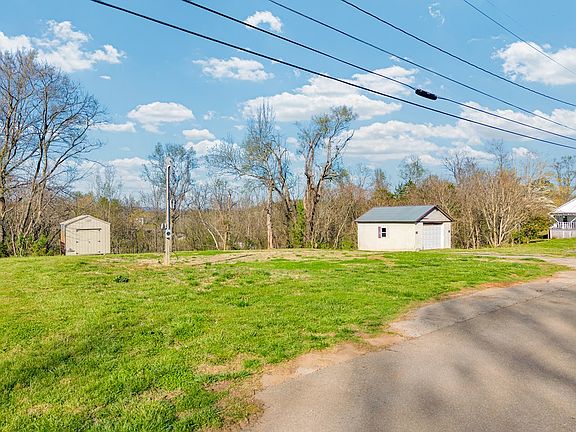 3rd image of 218 N Camp Heights Dr