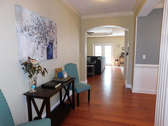5th image of 132 Alicia Dr