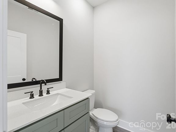 5th image of 717 Margate Ave