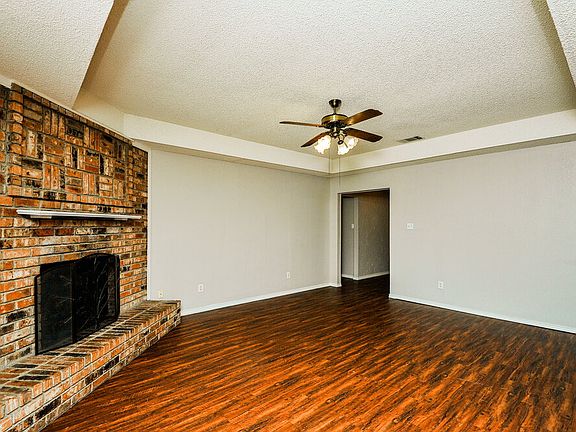3rd image of 4909 Barberry Dr