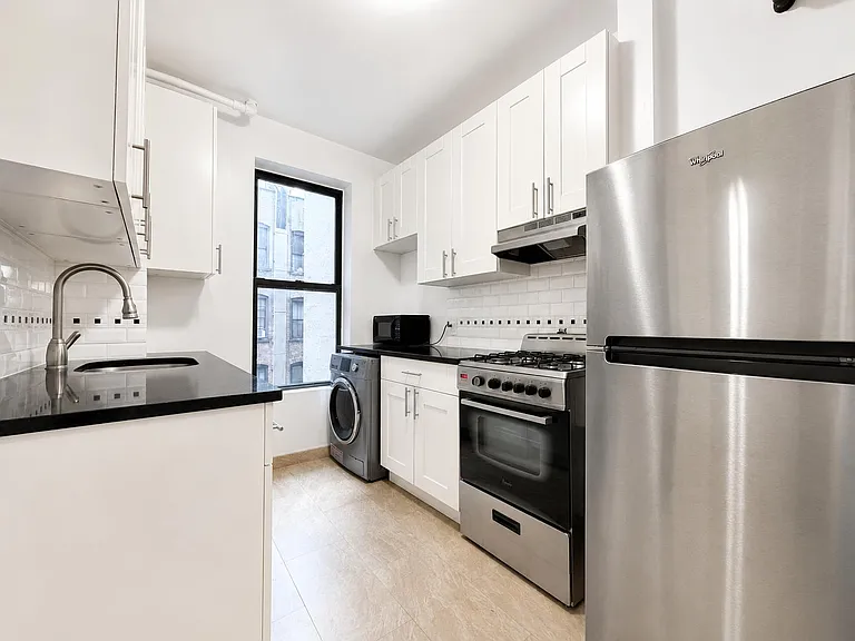1270 1st Ave #5B — Photo 7