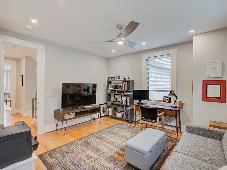328 Mulberry St — Photo 22
