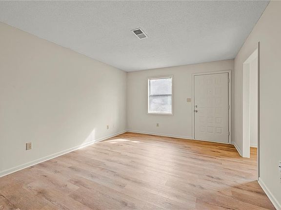 5th image of 1818 Guyer St APT C