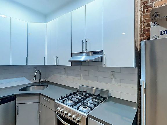3rd image of 1047 Bedford Ave #B3