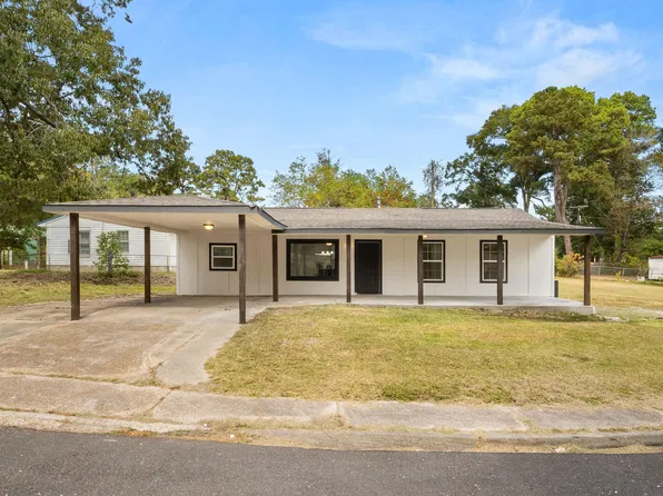 111 Carver Dr, Leesville, LA 71446
