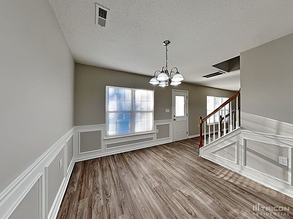 5th image of 144 Hampshire Dr