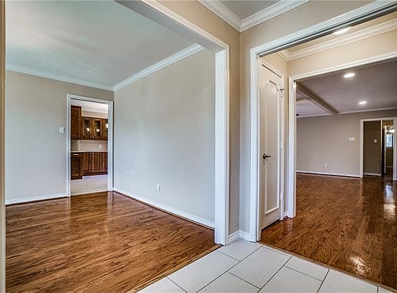 2nd image of 10509 Ravenscroft Dr