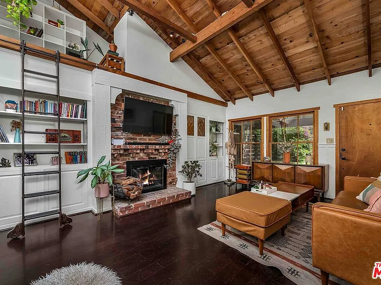 9859 Easton Dr — Photo 1