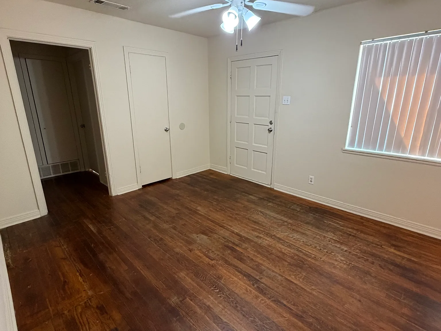 Oak Lea Dr, Irving — Photo 2