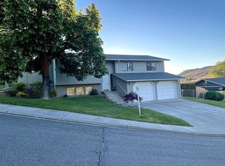 606 N 14th St, Selah, WA