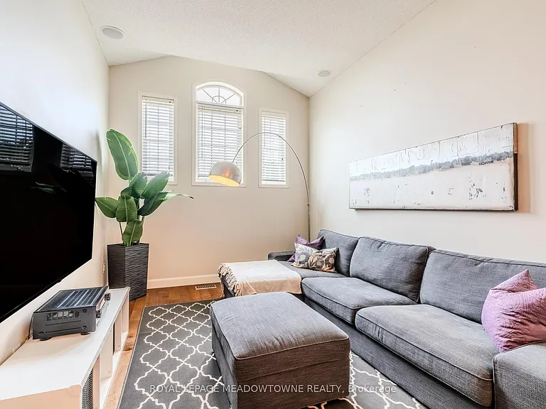 3206 Apricot St — Photo 23