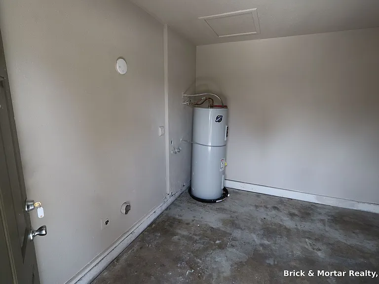 368 S 2nd St — Photo 11