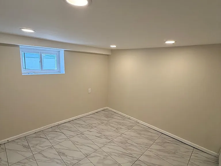 47 Welland Ave #2 — Photo 2