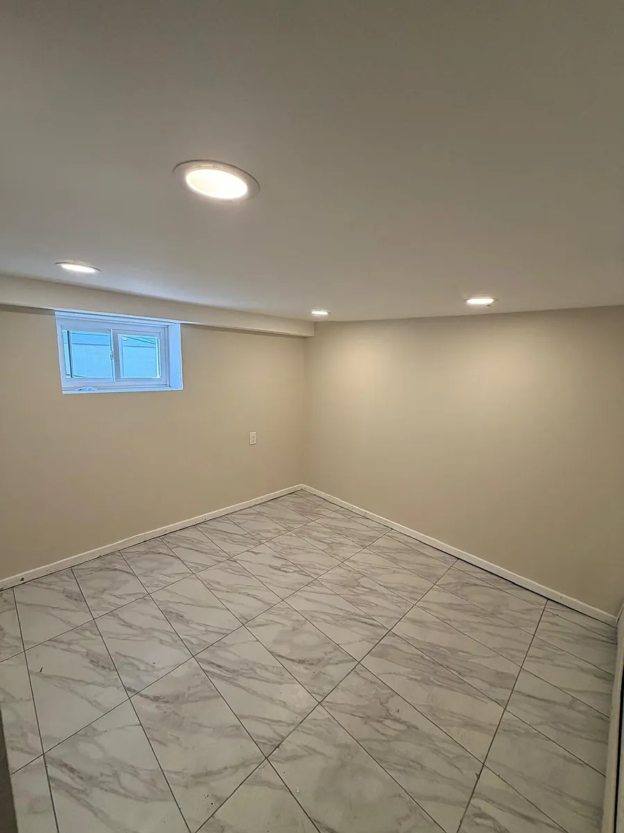 Building Photo - 47 Welland Ave #2