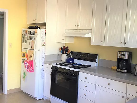 4th image of 252 Sandercock St