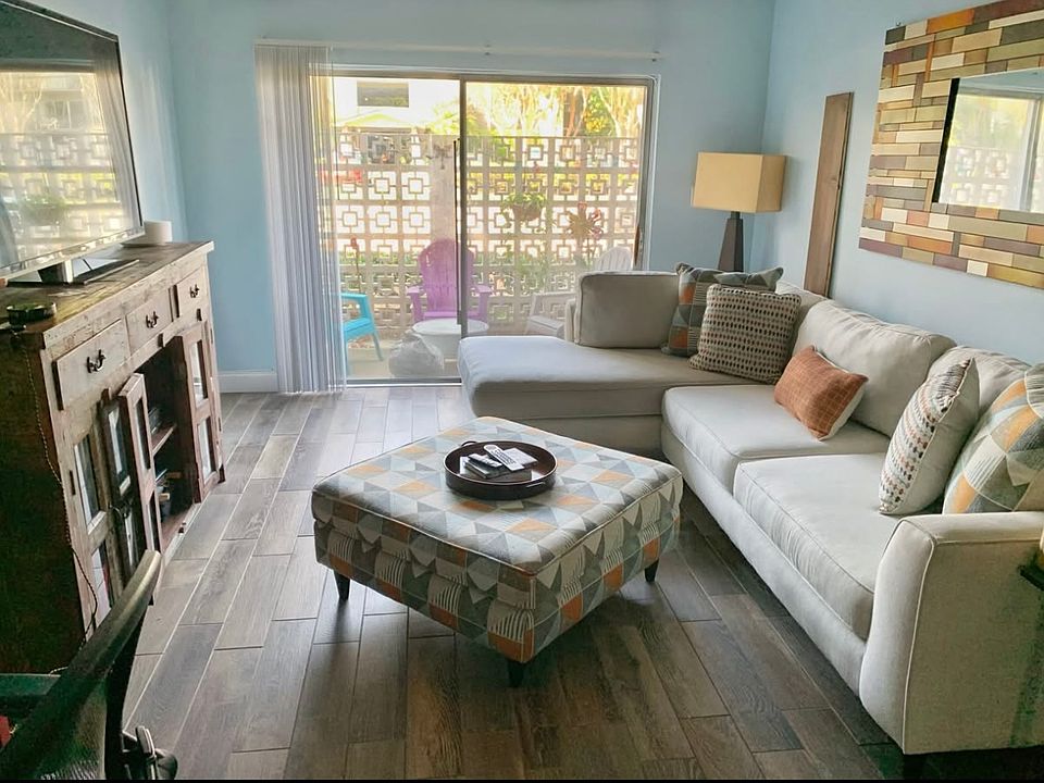 1st image of 4606 W Gray St Unit 108