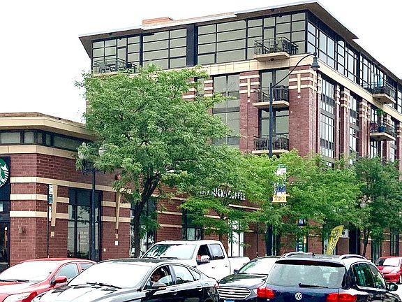 2nd image of 4020 N Lincoln Ave #206