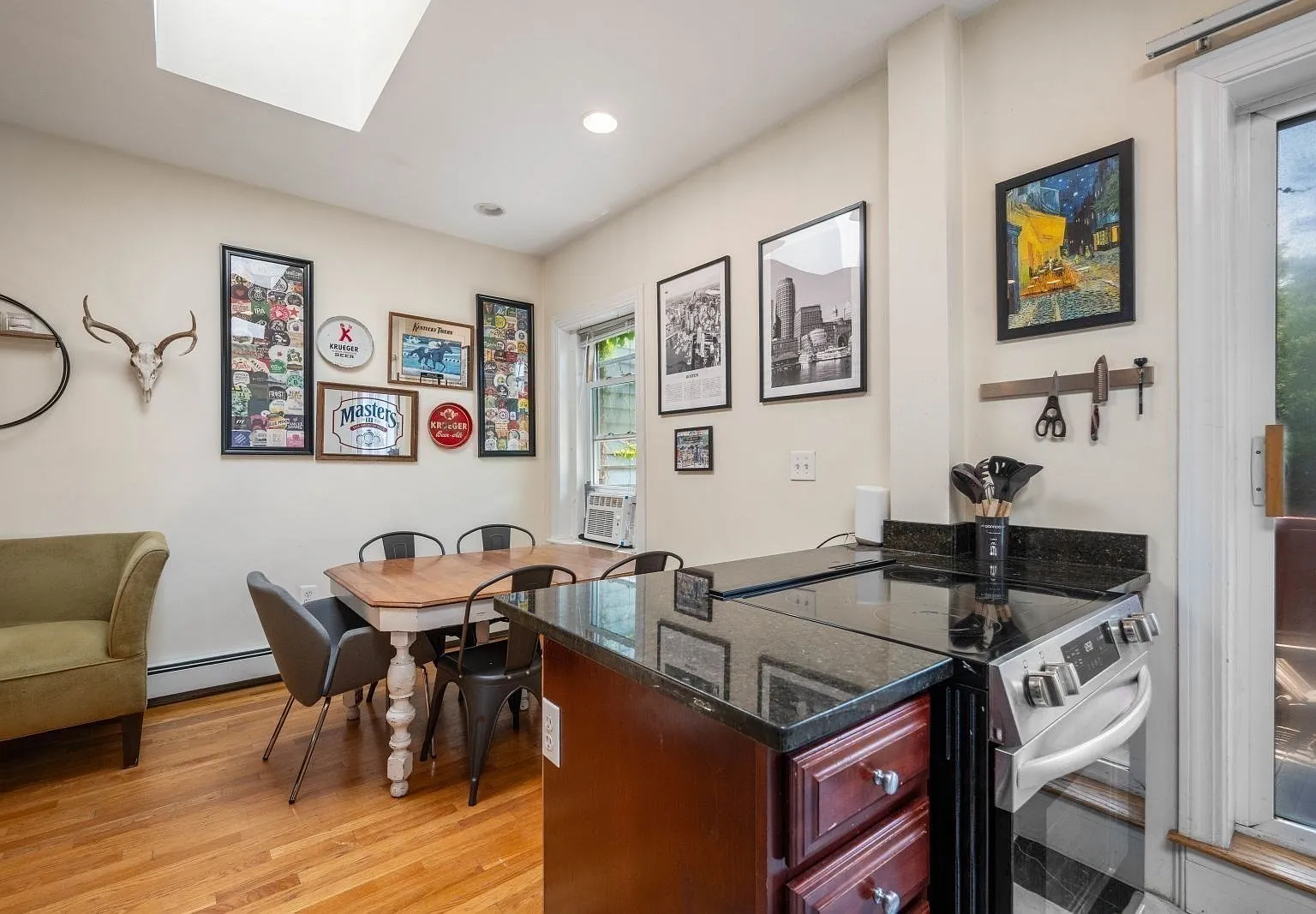 2 bed, 1.0 bath, 800 sqft, $3,500 — Photo 4