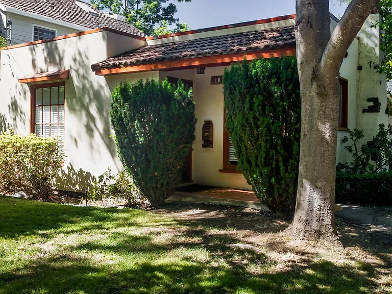 1070 Pine St — Photo 2