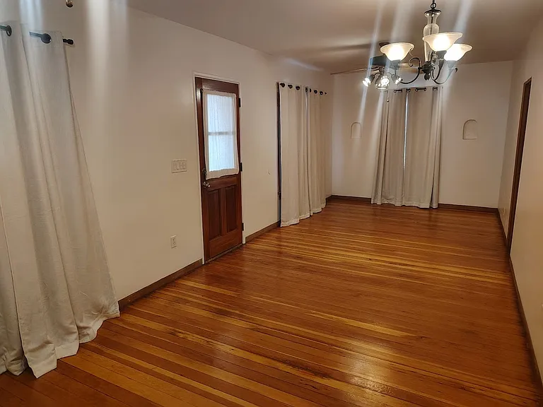 2568 E Seneca St — Photo 10