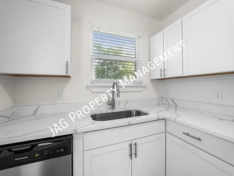 1074 Day Ave — Photo 10