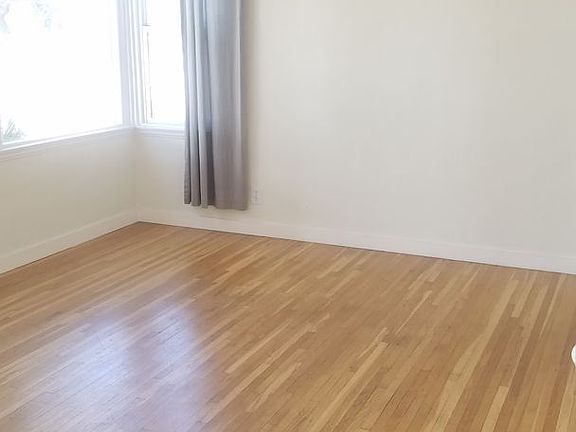 5th image of 2317 Ocean Park Blvd #B