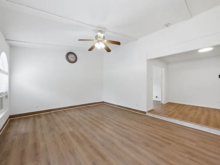 2813 Countess Dr — Photo 4