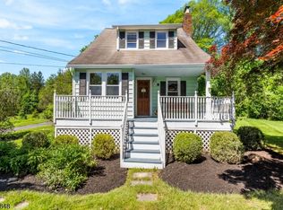 7 Shores Rd, Brookside, NJ 07926