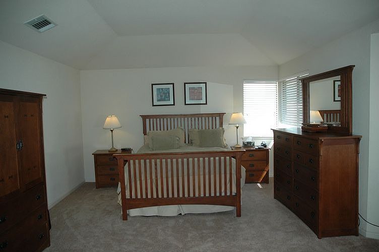 1st image of 30 Stratford Ct