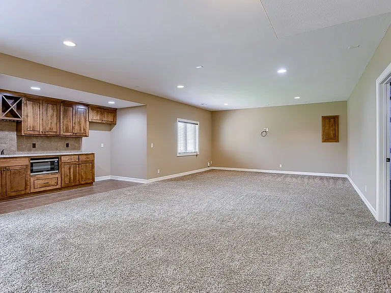 12619 S 83rd St — Photo 22