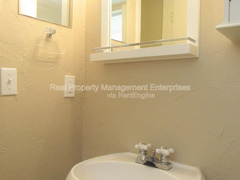 637 Redstone Ave — Photo 10