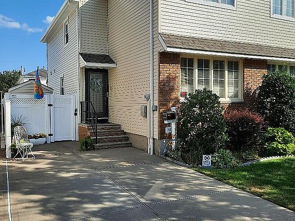 2nd image of 100 Durant Ave