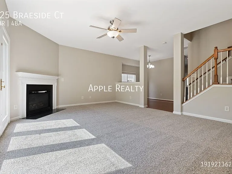 125 Braeside Ct — Photo 2
