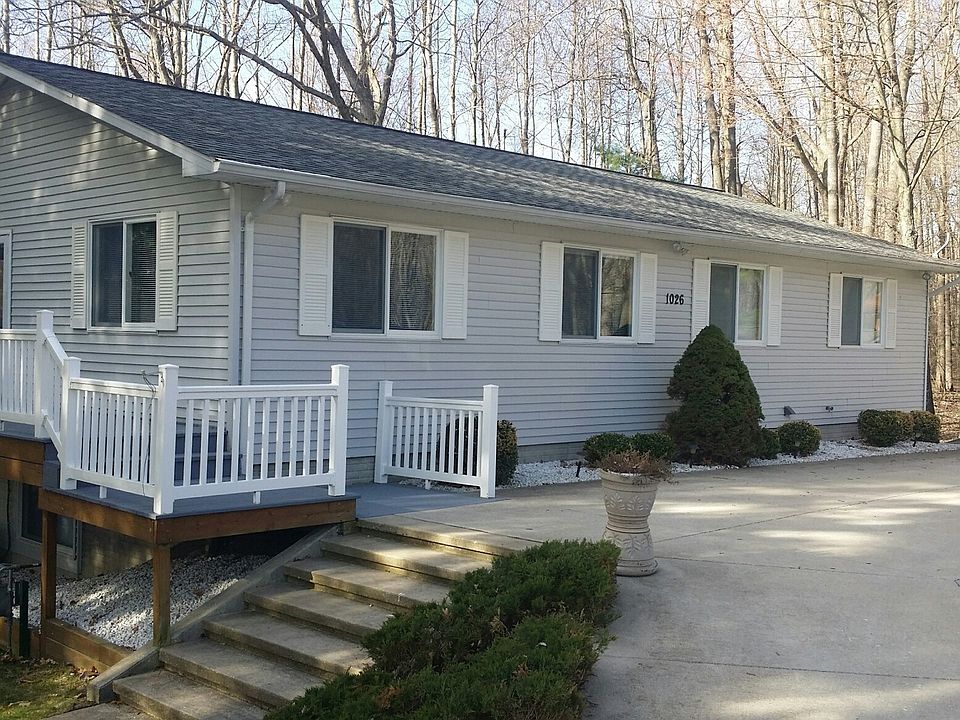 1st image of 1026 Crown Point Dr