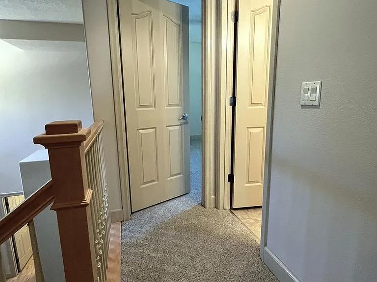 811 E Knoll Ct — Photo 24