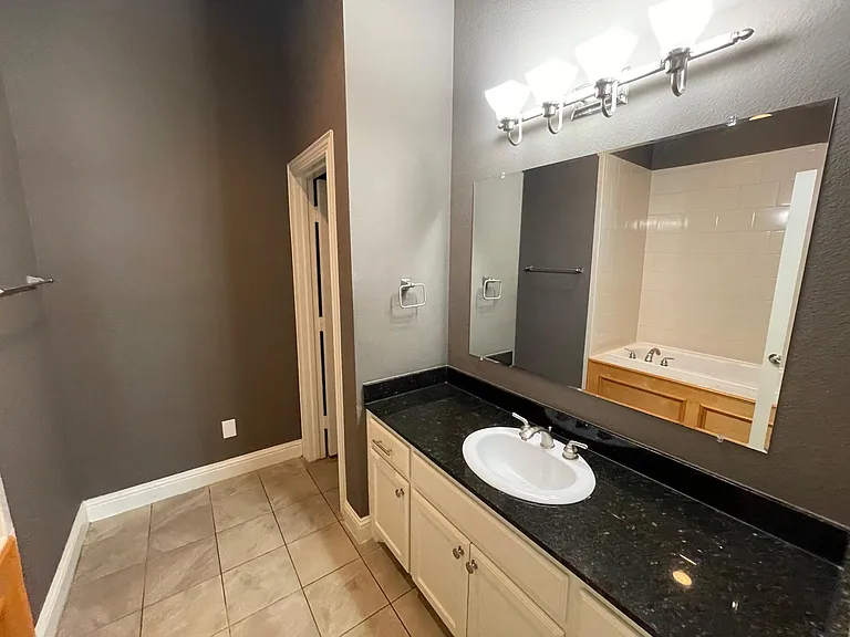 1616 Carpenter Dr — Photo 2