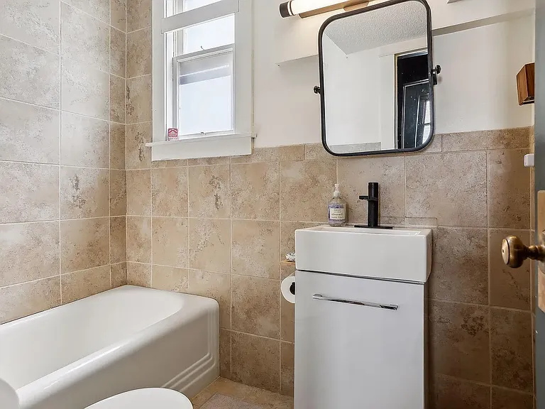 674 Orange Ave E #2 — Photo 3