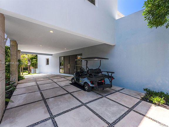 4th image of 690 Warren Ln