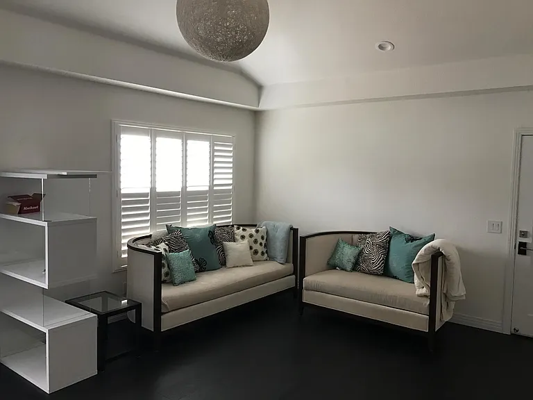 18266 Vanderbilt Dr — Photo 2