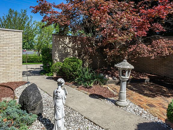 4th image of 110 Elmshaven Dr